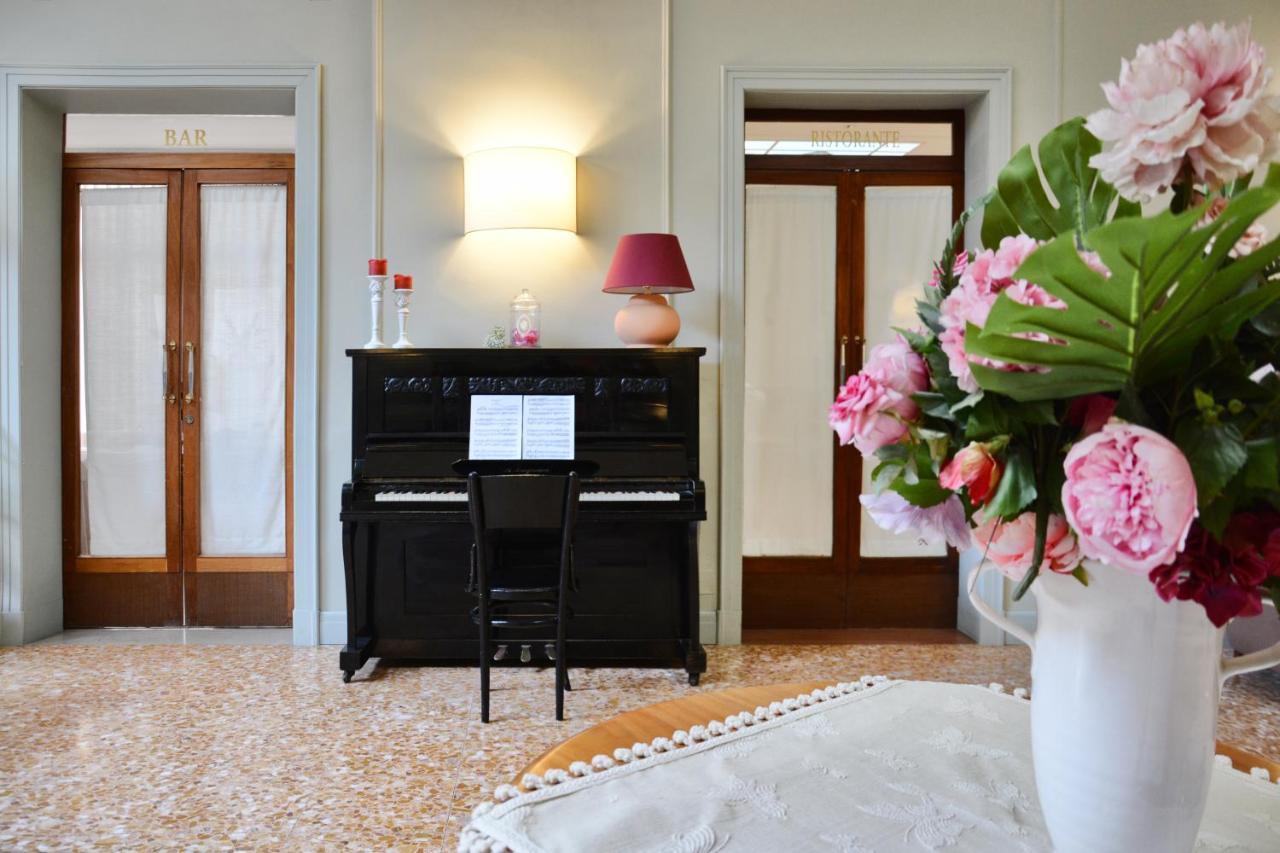 Hotel Touring Wellness & Beauty 퓨기 외부 사진