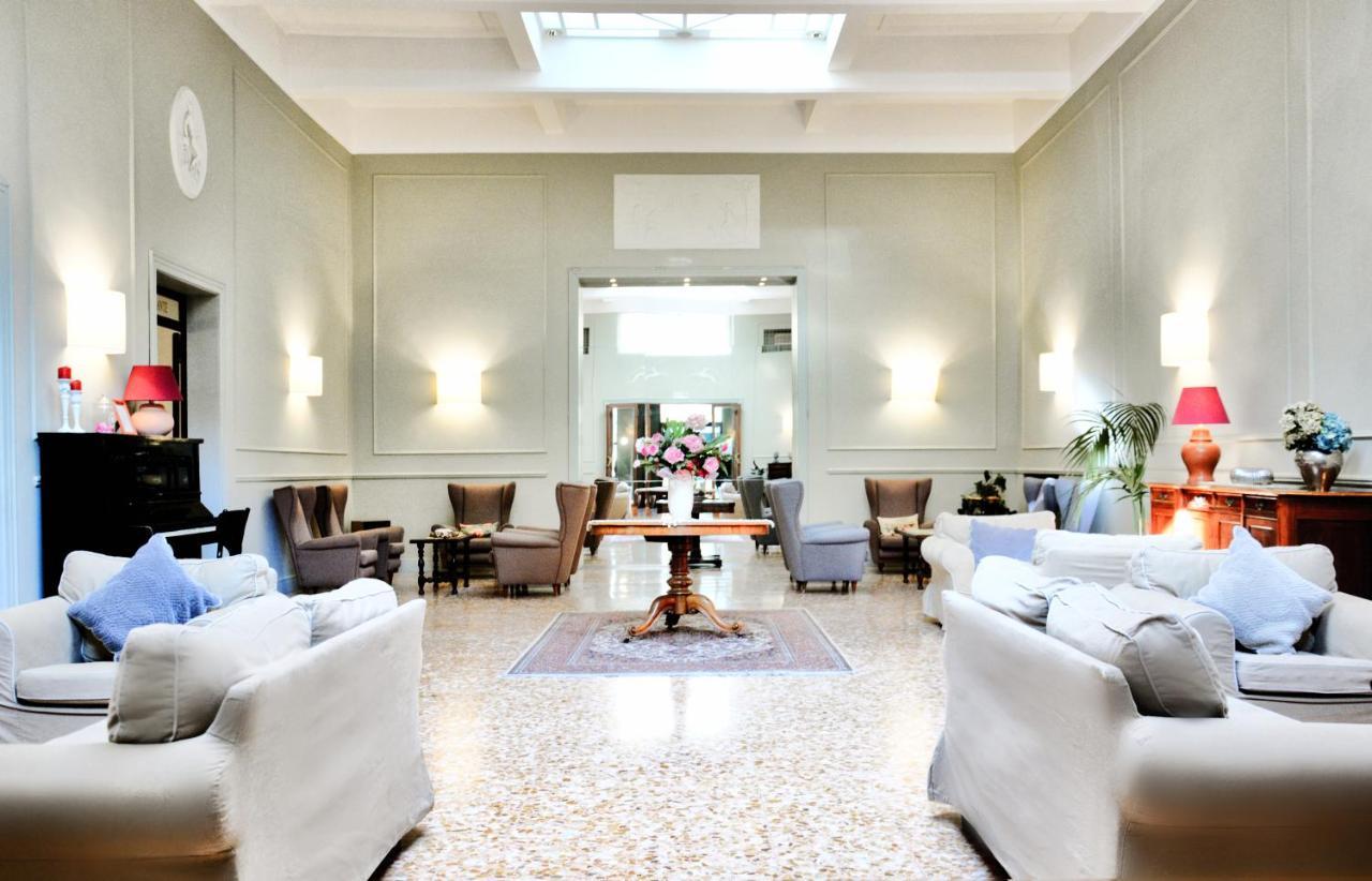 Hotel Touring Wellness & Beauty 퓨기 외부 사진